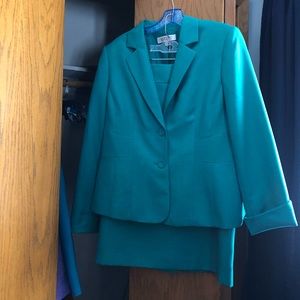 KASPER 2 PIECE LINED SUIT